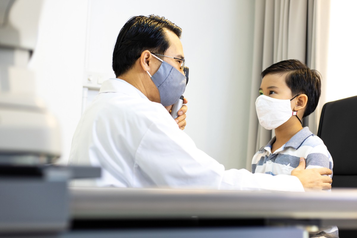 An,Asian,Male,Doctor,Uses,An,Ophthalmoscope,To,Examine,The